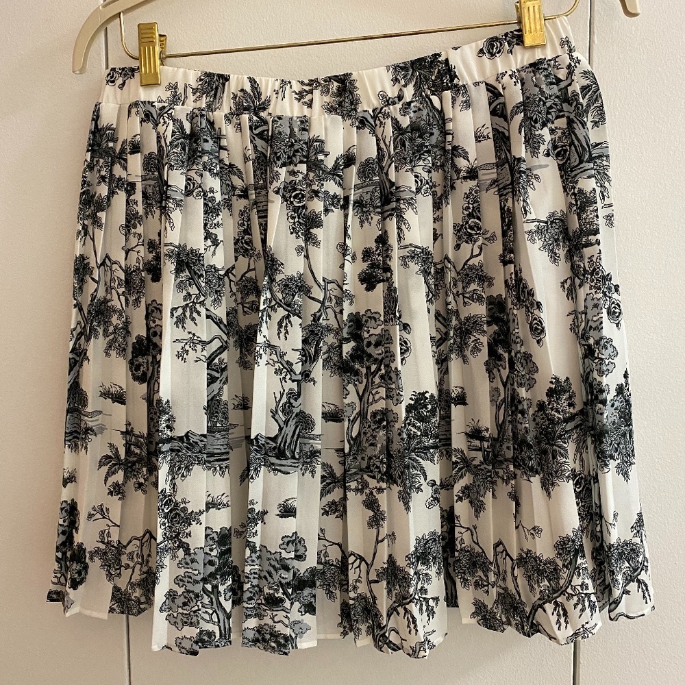 Banana Republic black and white skirt